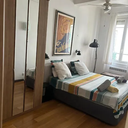 2 Bedroom Funky In The Heart Of The Old Town Of