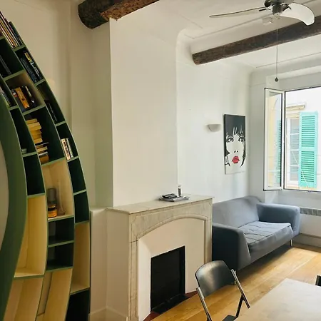2 Bedroom Funky In The Heart Of The Old Town Of 앙티브