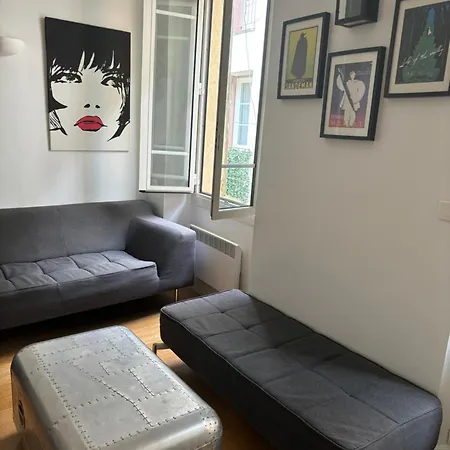2 Bedroom Funky In The Heart Of The Old Town Of