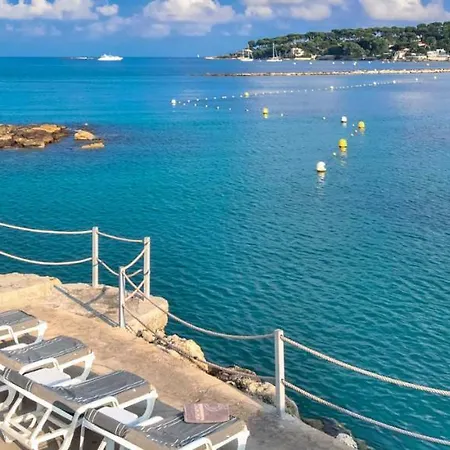 Apartment 2 Bedroom Funky In The Heart Of The Old Town Of Antibes
