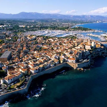 2 Bedroom Funky In The Heart Of The Old Town Of Apartment Antibes