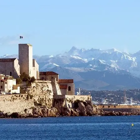 2 Bedroom Funky In The Heart Of The Old Town Of Apartment Antibes